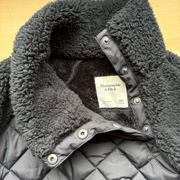 ABERCROMBIE • PULL OVER - Picture 2 of 4